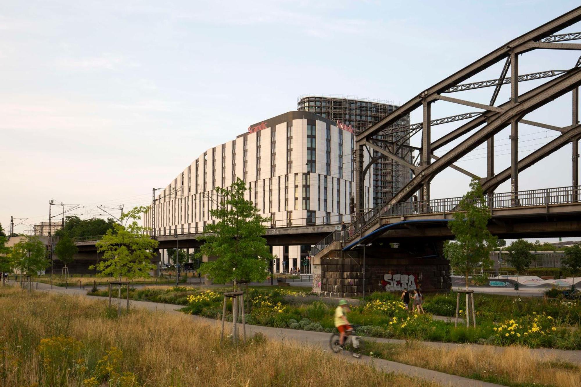 Scandic Frankfurt Hafenpark Франкфурт-на-Майні Екстер'єр фото